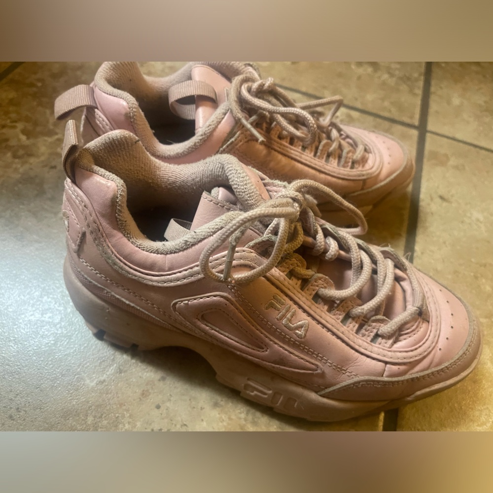 Womens Fila Athletic Shoe - Pink size 6 worn but have lots of life